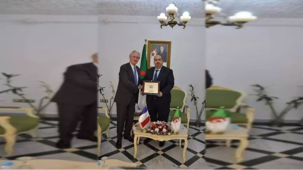Visite de l’Ambassadeur français au siège du FLN : deux députés fustigent Baadji