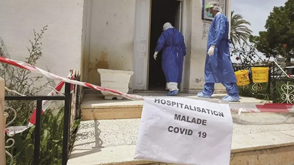 Covid-19 Algérie : « Une 3e vague n’est pas écartée », selon Pr Akhamouk