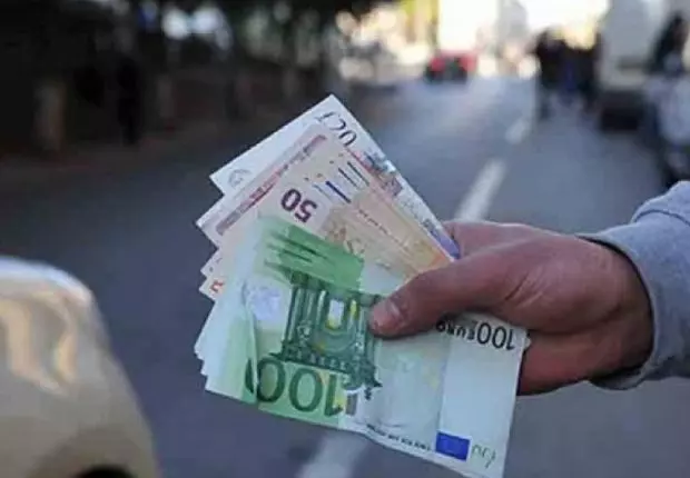 Dévaluation du Dinar : Baisse record de l’allocation touristique