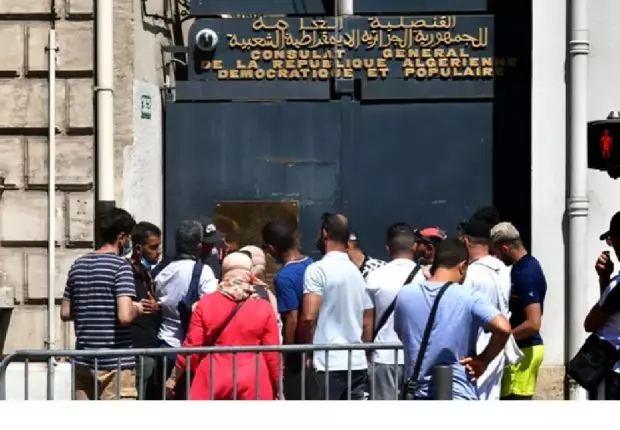 Opération de rapatriement : rassemblement devant le consulat d’Algérie à Marseille