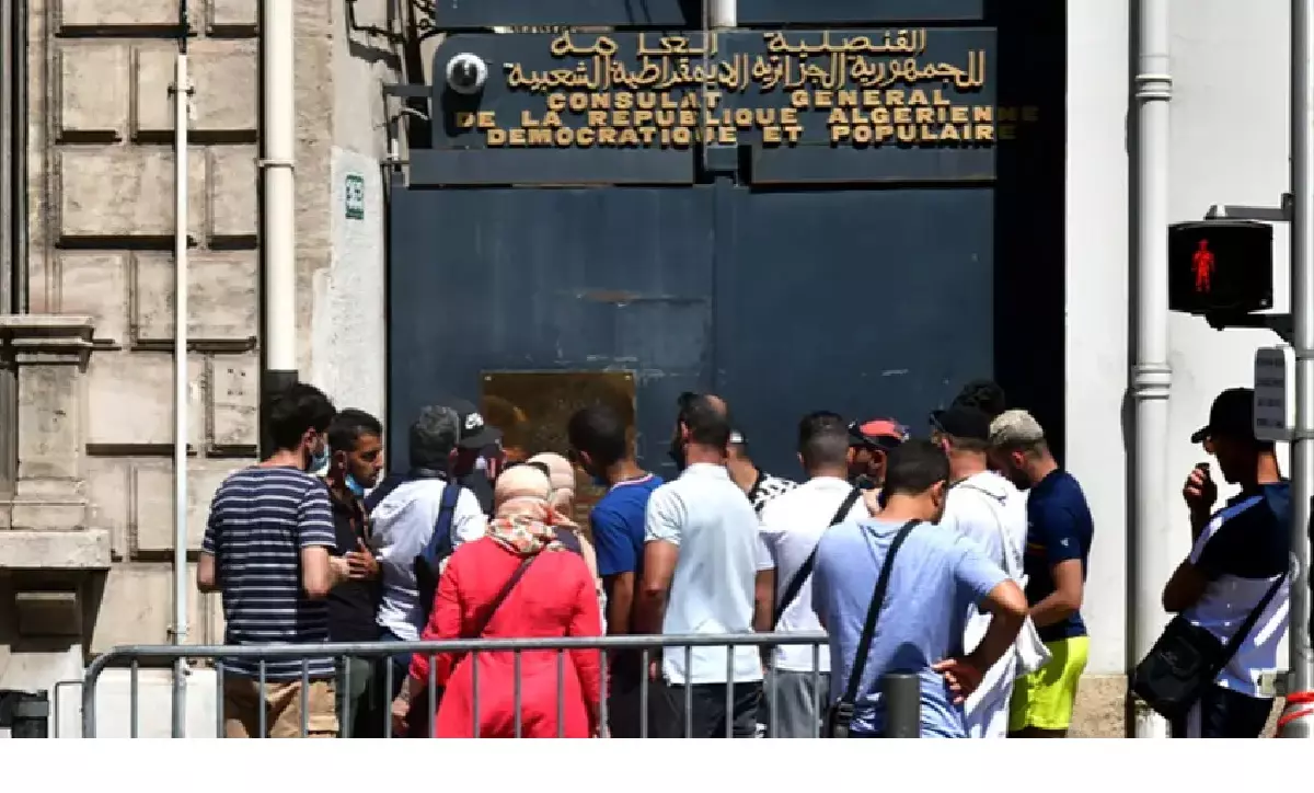 Opération de rapatriement : rassemblement devant le consulat d’Algérie à Marseille