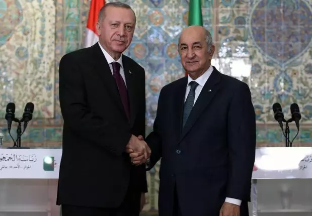 Tebboune reçoit un appel téléphonique d’Erdoğan