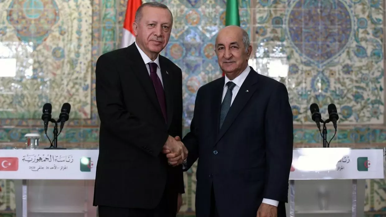 Tebboune reçoit un appel téléphonique d’Erdoğan