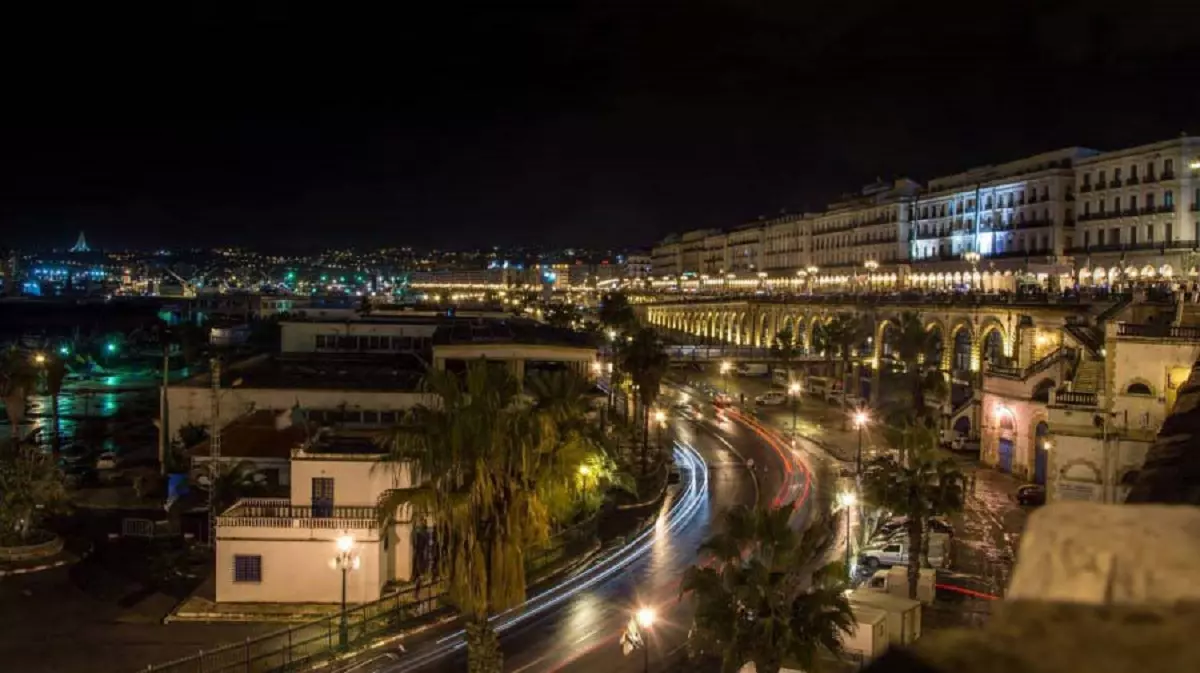 Alger : Des familles abandonnées en pleine nuit par des transporteurs