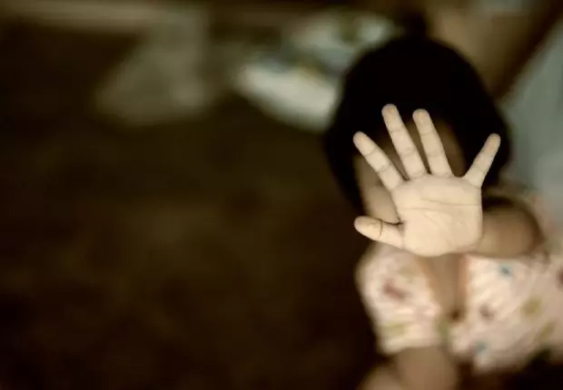 Violence parentale : Un enfant mort et 10 ans de prison pour son père