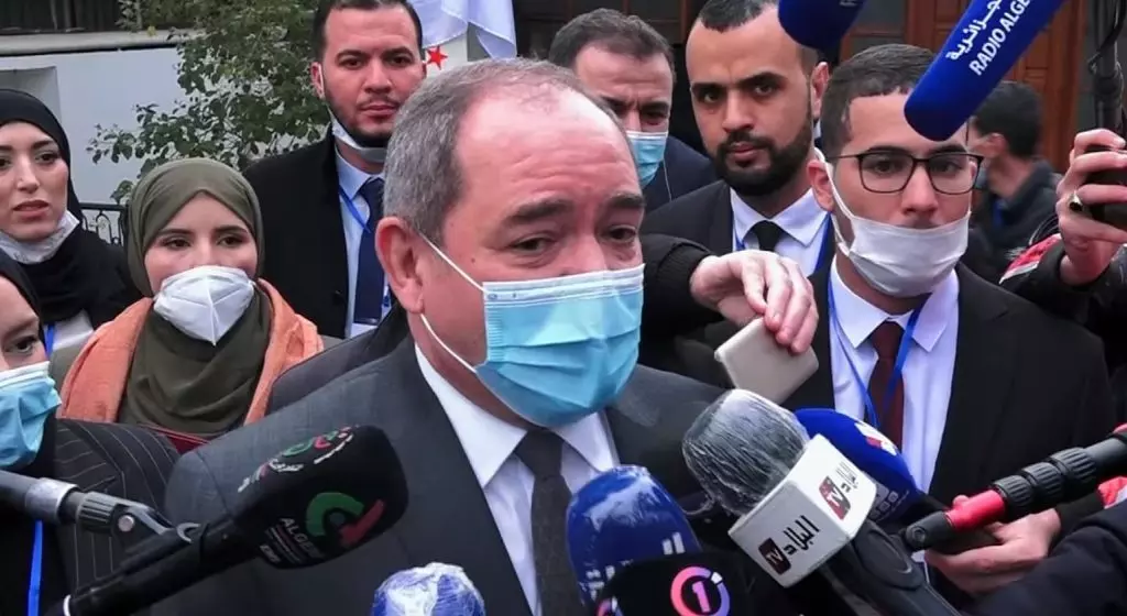 Boukadoum : « N’ayez pas peur, l’Algérie a une armée forte »