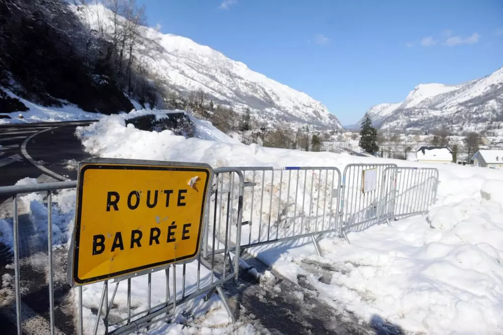 Plusieurs routes nationales fermées suite aux fortes chutes de neige