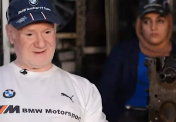 30 ans d’écart avec sa femme, un senior s’en prends aux jeunes