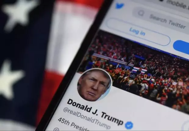 Twitter suspend « définitivement » le compte personnel de Trump 