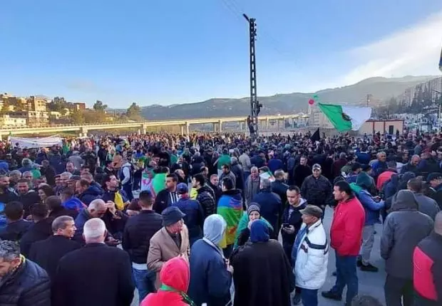 2e anniversaire du Hirak : Imposante manifestation à Kherrata