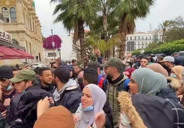 Des étudiants tentent de reprendre le Hirak estudiantin à Alger