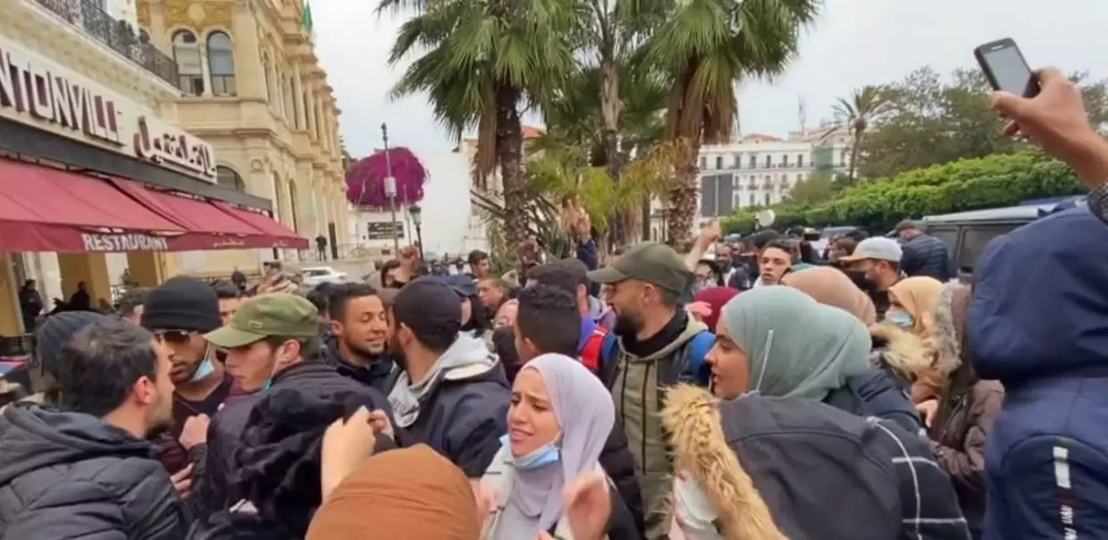 Des étudiants tentent de reprendre le Hirak estudiantin à Alger