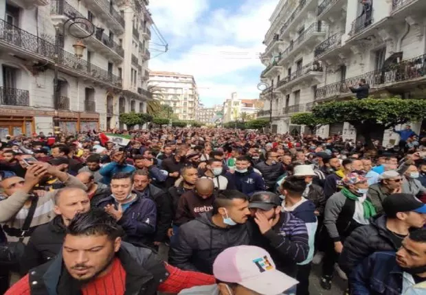 Reprise Hirak : Une foule impressionnante défile à Alger