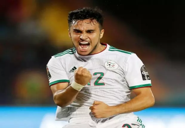 L’international algérien Adam Ounas signe avec un nouveau club