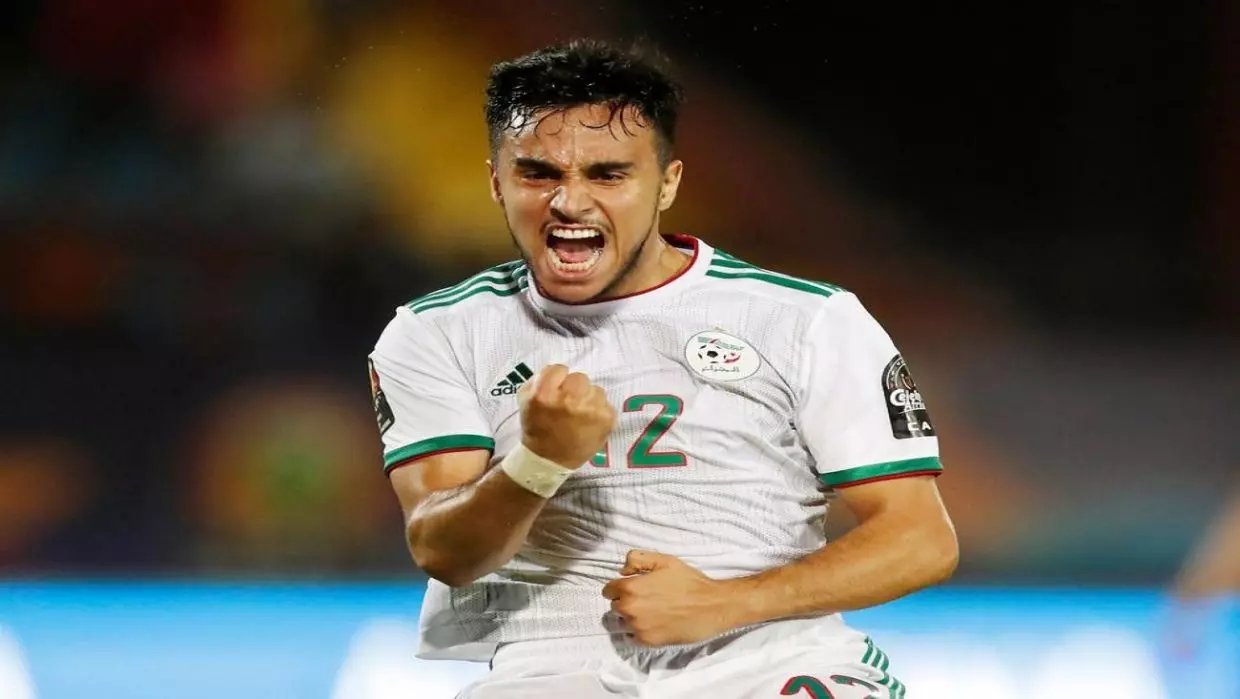 L’international algérien Adam Ounas signe avec un nouveau club