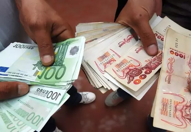 Marché parallèle des devises : Ce que prévoit une spécialiste