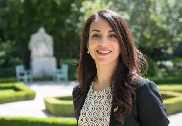 Séparatisme islamiste : Une députée franco-algérienne défend le voile