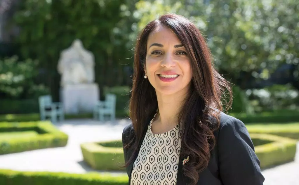 Séparatisme islamiste : Une députée franco-algérienne défend le voile