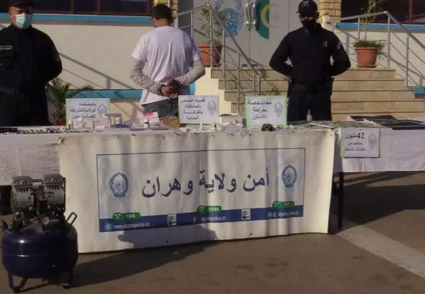 Un faux dentiste arrêté par la police à Oran