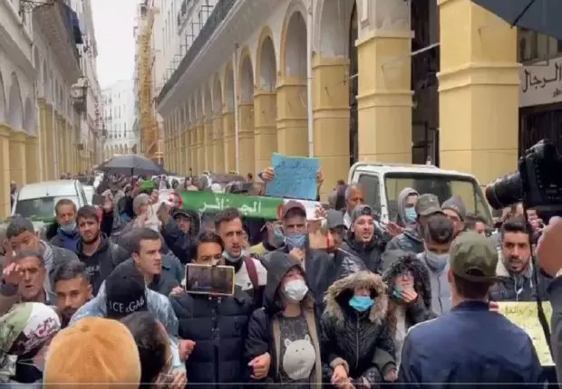 Hirak estudiantin : Les étudiants marchent à nouveau à Alger