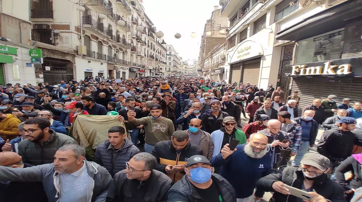 Hirak du vendredi : Une marée humaine défile dans les rues d’Alger