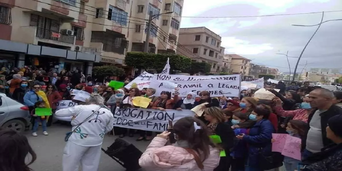 08 mars 2021 : Les femmes marchent à Béjaïa