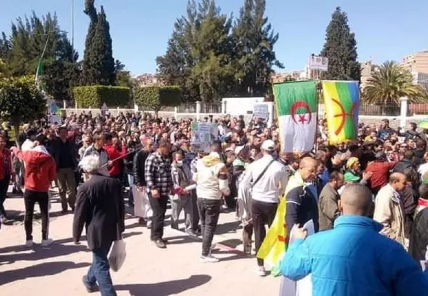 108e vendredi du Hirak : Des foules nombreuses défilent à Béjaïa