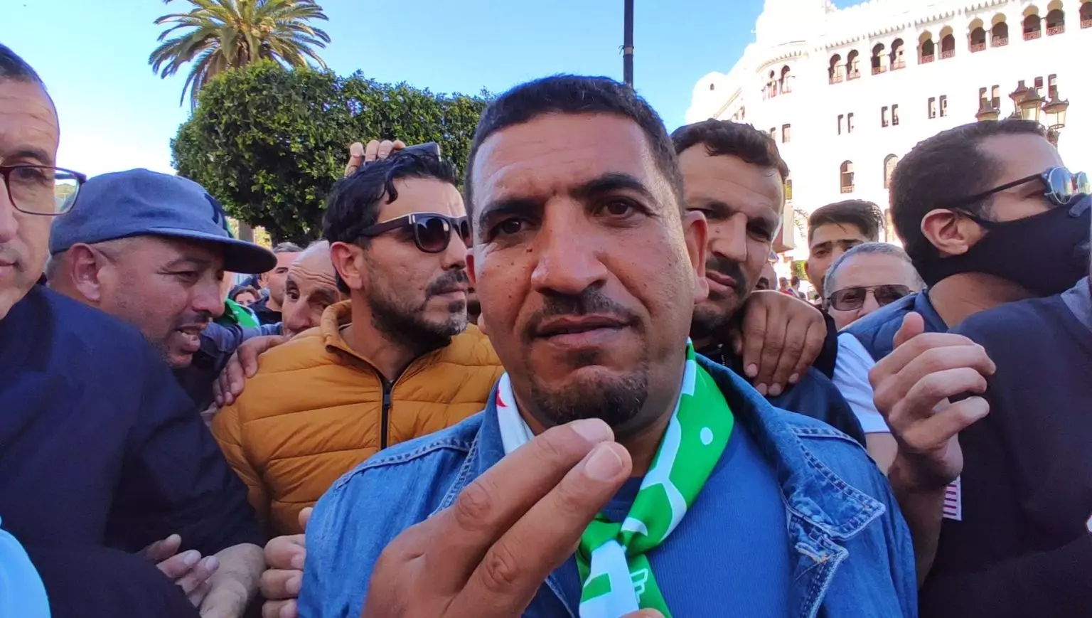 Accusé de « percevoir une indemnité », Karim Tabbou répond à Benzaim