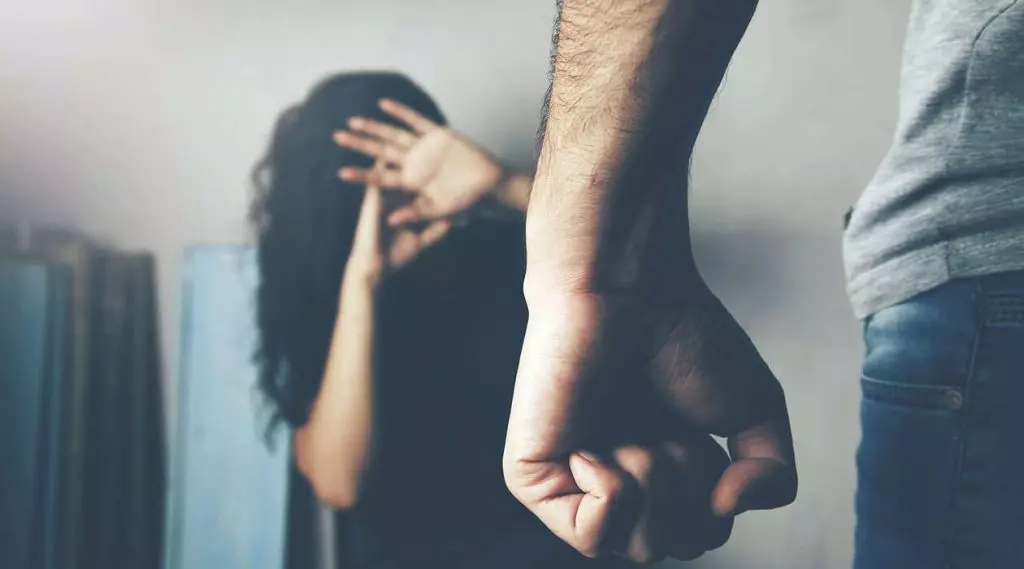 France : un Algérien assène un « coup de boule » à sa compagne