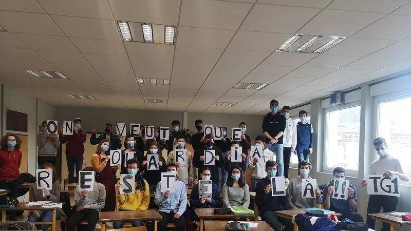 Menacée d’expulsion, une Algérienne soutenue par 120 élus en France