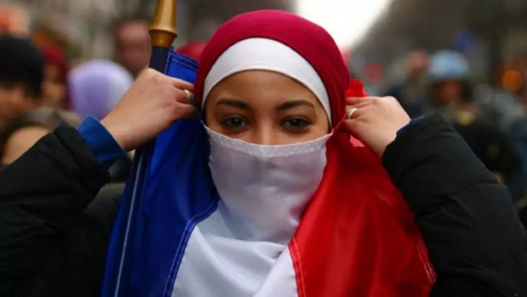 Interdiction du voile en France : des mesures adoptées par le sénat