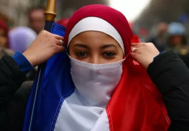 Interdiction du voile en France : des mesures adoptées par le sénat