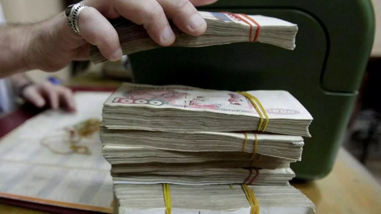 Marché parallèle des devises : le dinar poursuit sa dégringolade