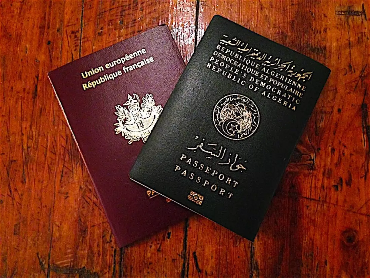 France : des sans-papiers Algériens à la conquête de leurs droits