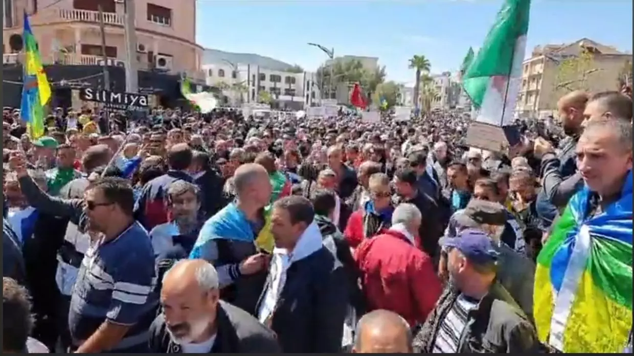 Hirak 110ᵉ vendredi : La mobilisation populaire se poursuit à Béjaïa