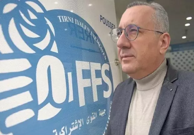 Un responsable du FFS critique le slogan « État civil non militaire »