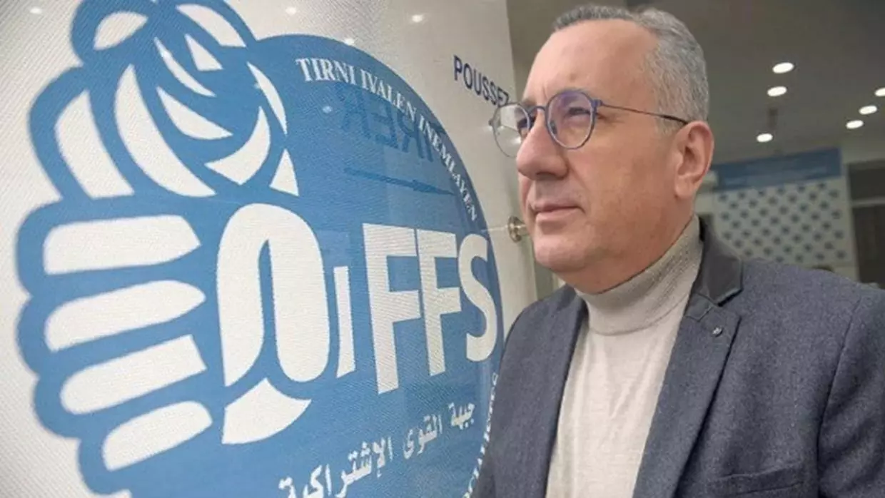 Un responsable du FFS critique le slogan « État civil non militaire »