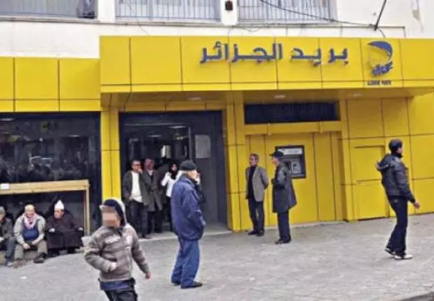 Tebboune interdit les comptes commerciaux à la poste