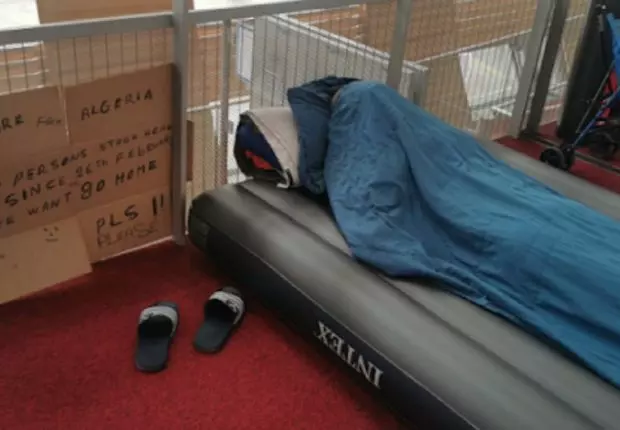 Algériens bloqués à Roissy : les accusations de leur avocat