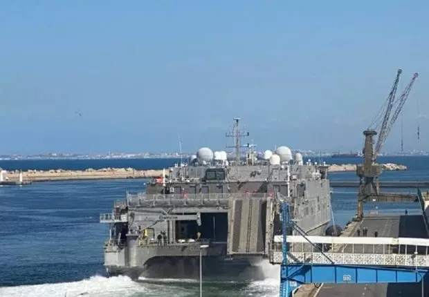 le Yuma, navire de transport américain, fait escale à Alger