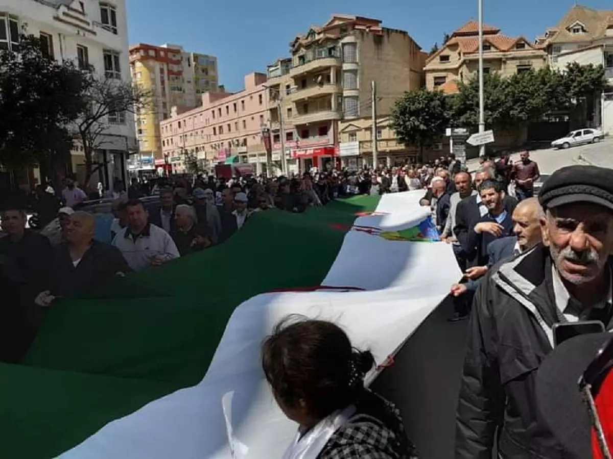 111ᵉ mardi du Hirak : Les étudiants réinvestissent les rues à Béjaïa