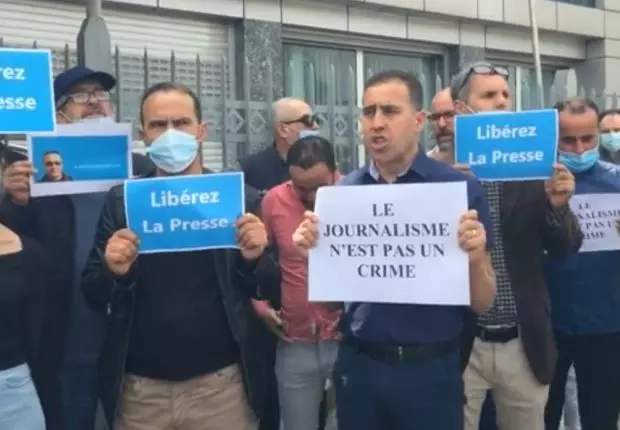 Alger : sit-in de solidarité avec le journaliste Rabah Karèche