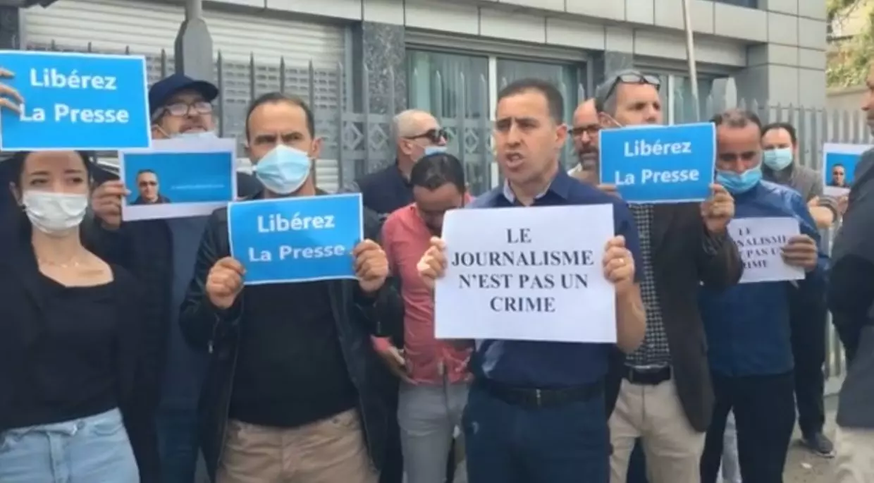 Alger : sit-in de solidarité avec le journaliste Rabah Karèche
