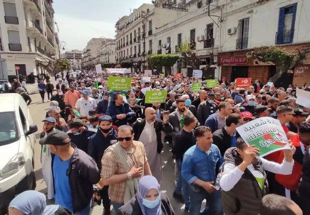 112ème vendredi : Les manifestations du Hirak se poursuivent à Alger