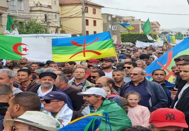 Hirak à Béjaïa : Un chauffard fonce sur des manifestants