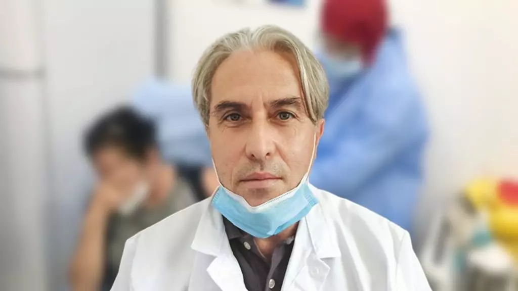 Dangerosité du variant Delta : les explications du Pr Djenouhat