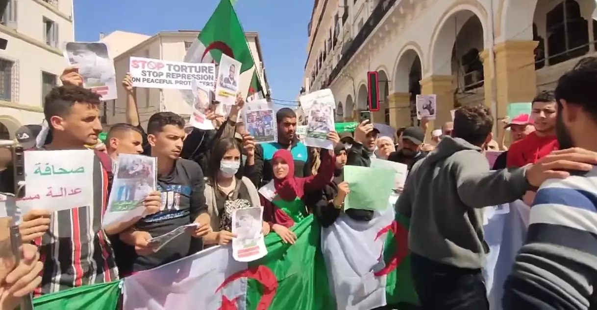 111e mardi du Hirak : Les étudiants maintiennent la pression à Alger