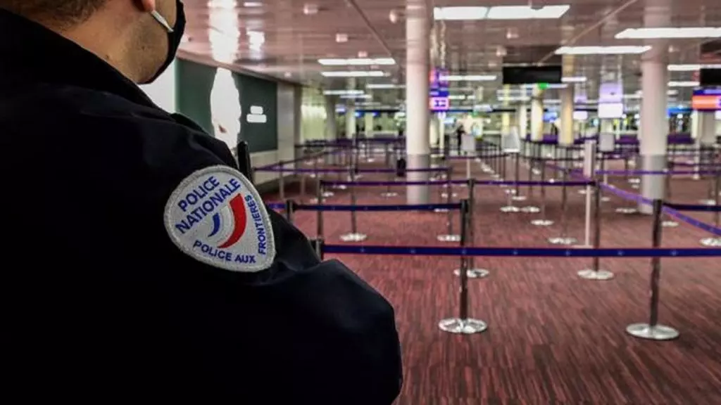 Algériens bloqués à Roissy : « une affaire qui n’en finit plus »