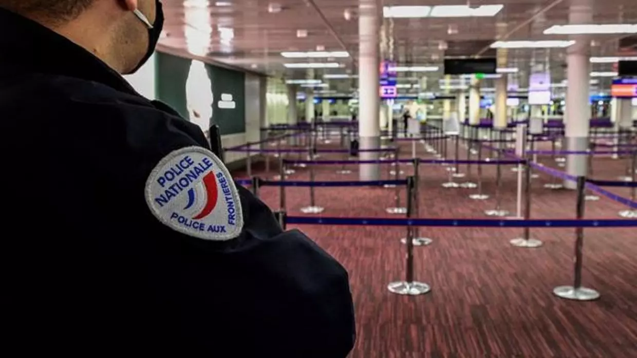 Algériens bloqués à Roissy : « une affaire qui n’en finit plus »