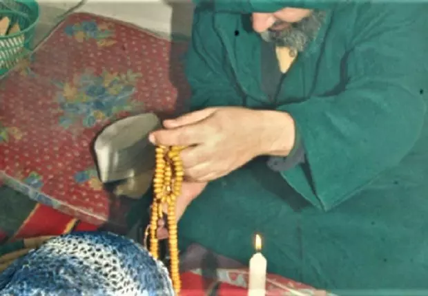 Béjaïa : La police fait tomber un charlatan en compagnie de 8 femmes